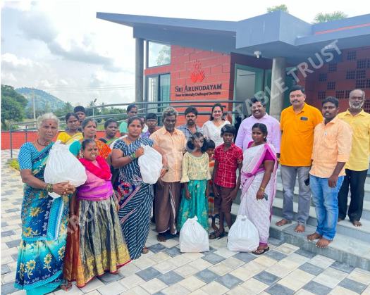 Kit distribution at Tiruttani 2