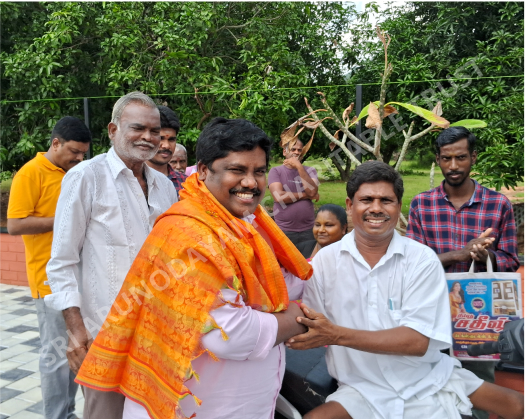 Kit distribution at Tiruttani 3